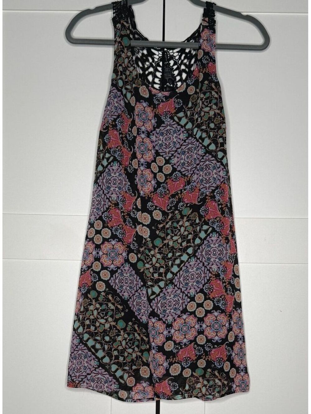 As U Wish Boho Floral Sleeveless Crochet Back Mini Dress Size Small